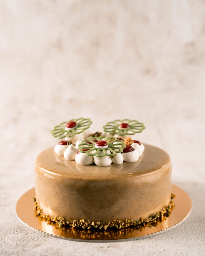 Pisztácia - málna mousse torta
